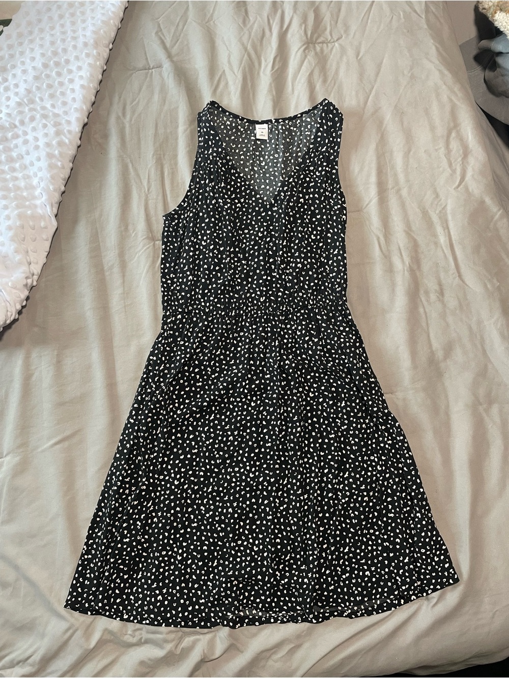 Old Navy Black Sleeveless V-Neck Dot Print Dress